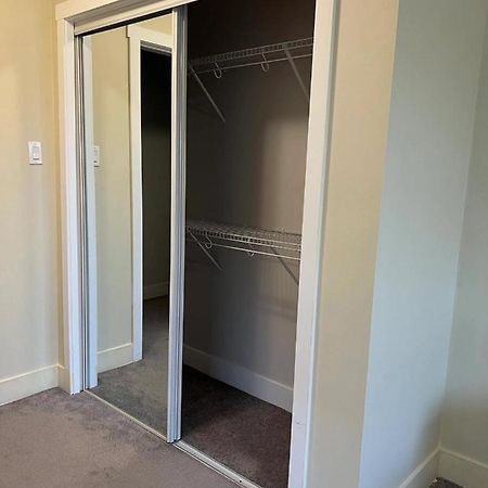 Spacious And Bright Large Suite With Separate Bathroom Richmond Eksteriør bilde